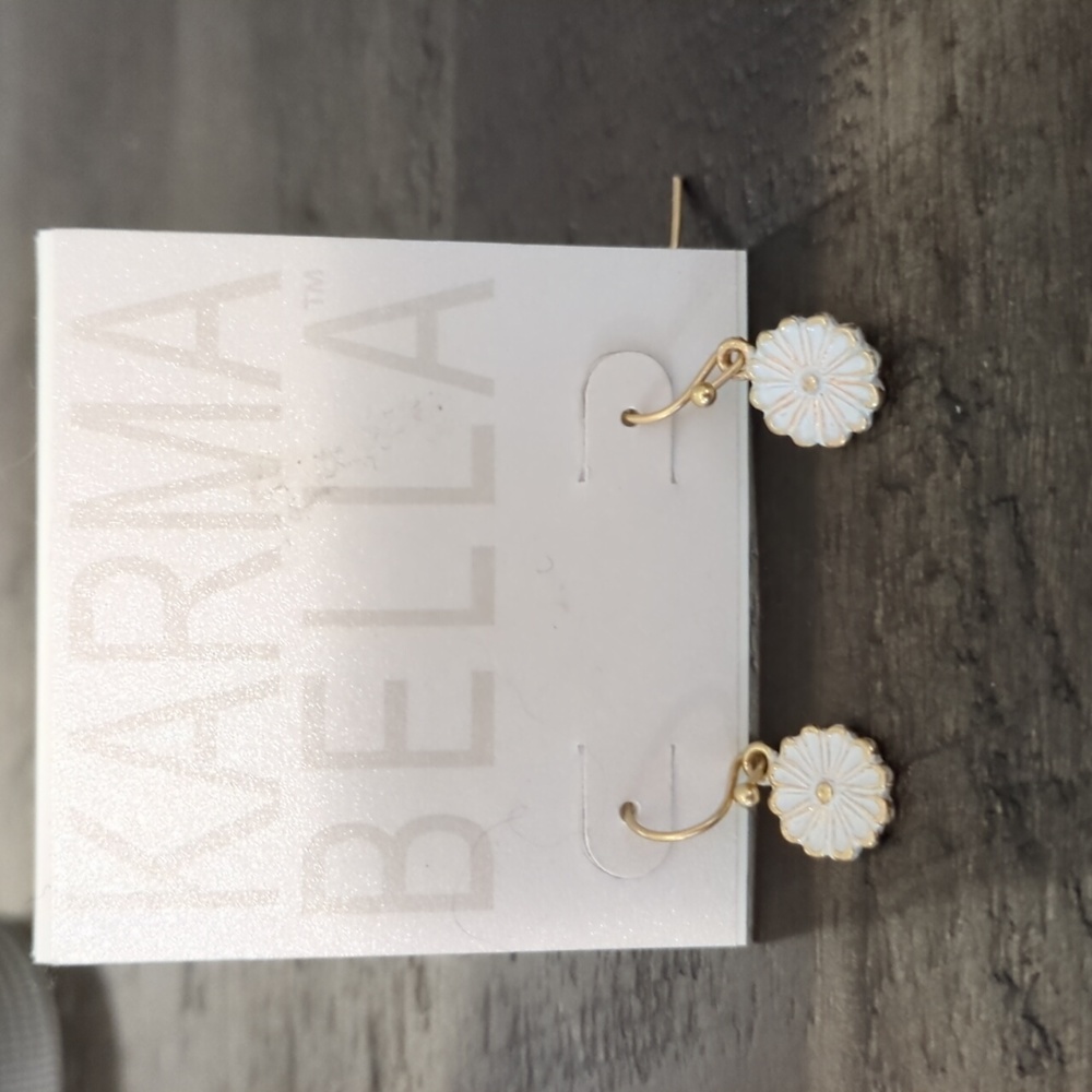 Daisy Dangling Earrings
